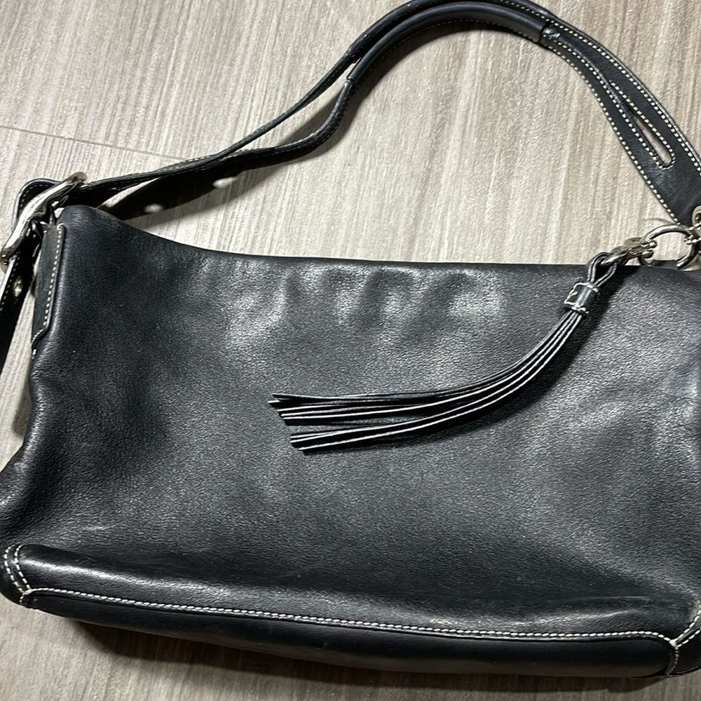Coach all leather 11 x 7 inches fabulous vintage shoulder bag